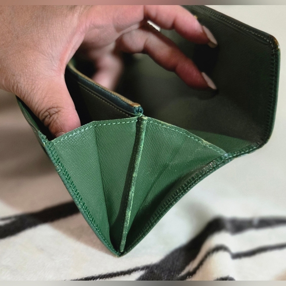 💯 Authentic Vintage Louis Vuitton Epi Sarah Wallet (Green) - Picture 13 of 16